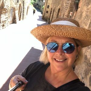 Meet your Posher, Niki